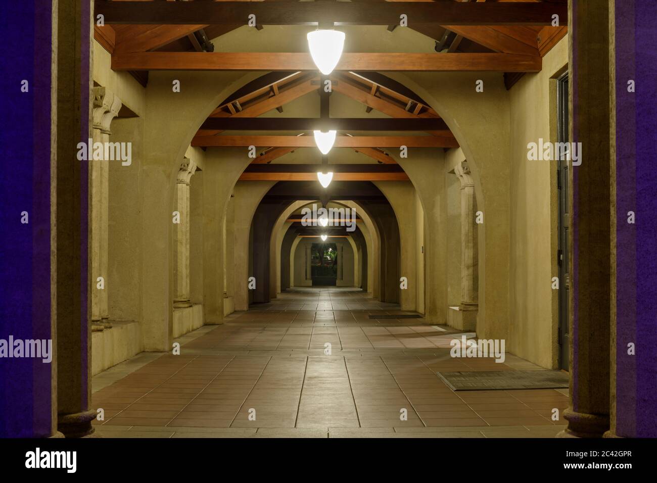 Leerer Korridor an der Stanford University Stockfoto