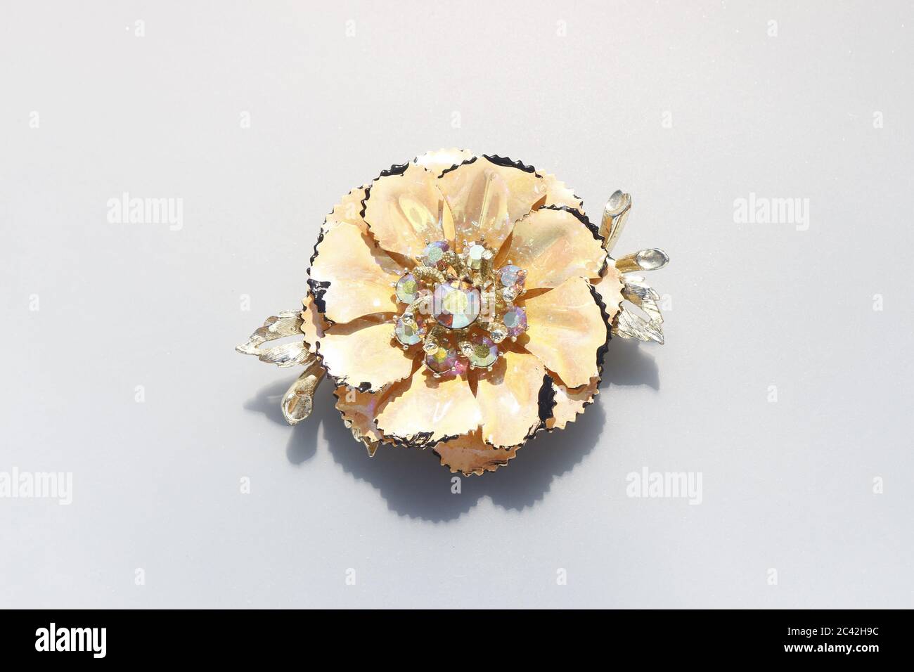 Blume Emaille Vintage kunstvoll Brosche Pin Schmuck Stockfoto