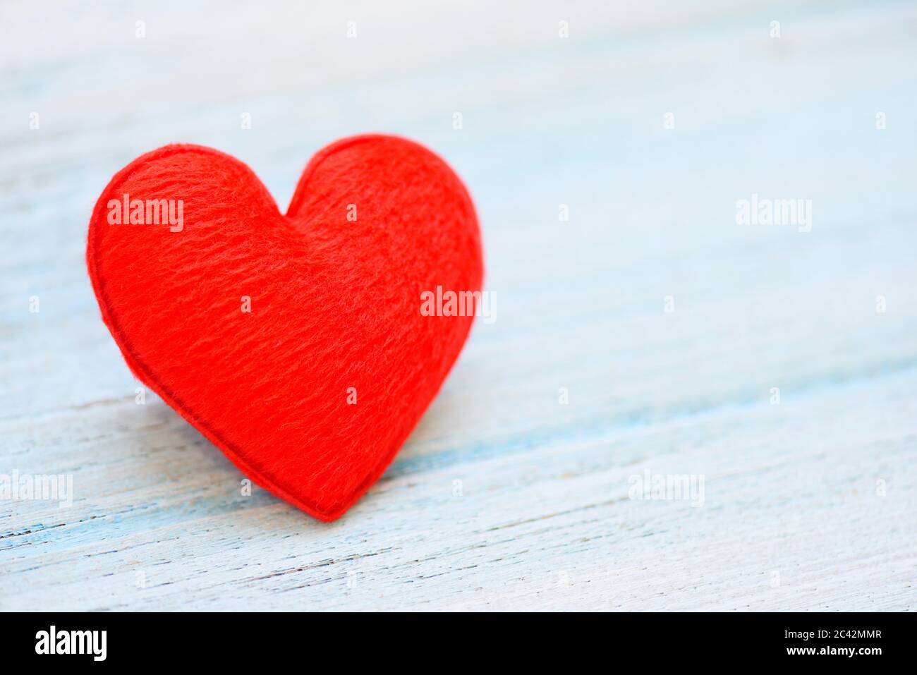 Herz Auf Holz Geben Liebe Philanthropie Spenden Helfen Warme Kummern Valentines Tag Gesundheit Liebe Organ Spende Familie Versicherung Welt Gesundheit Tag H Stockfotografie Alamy