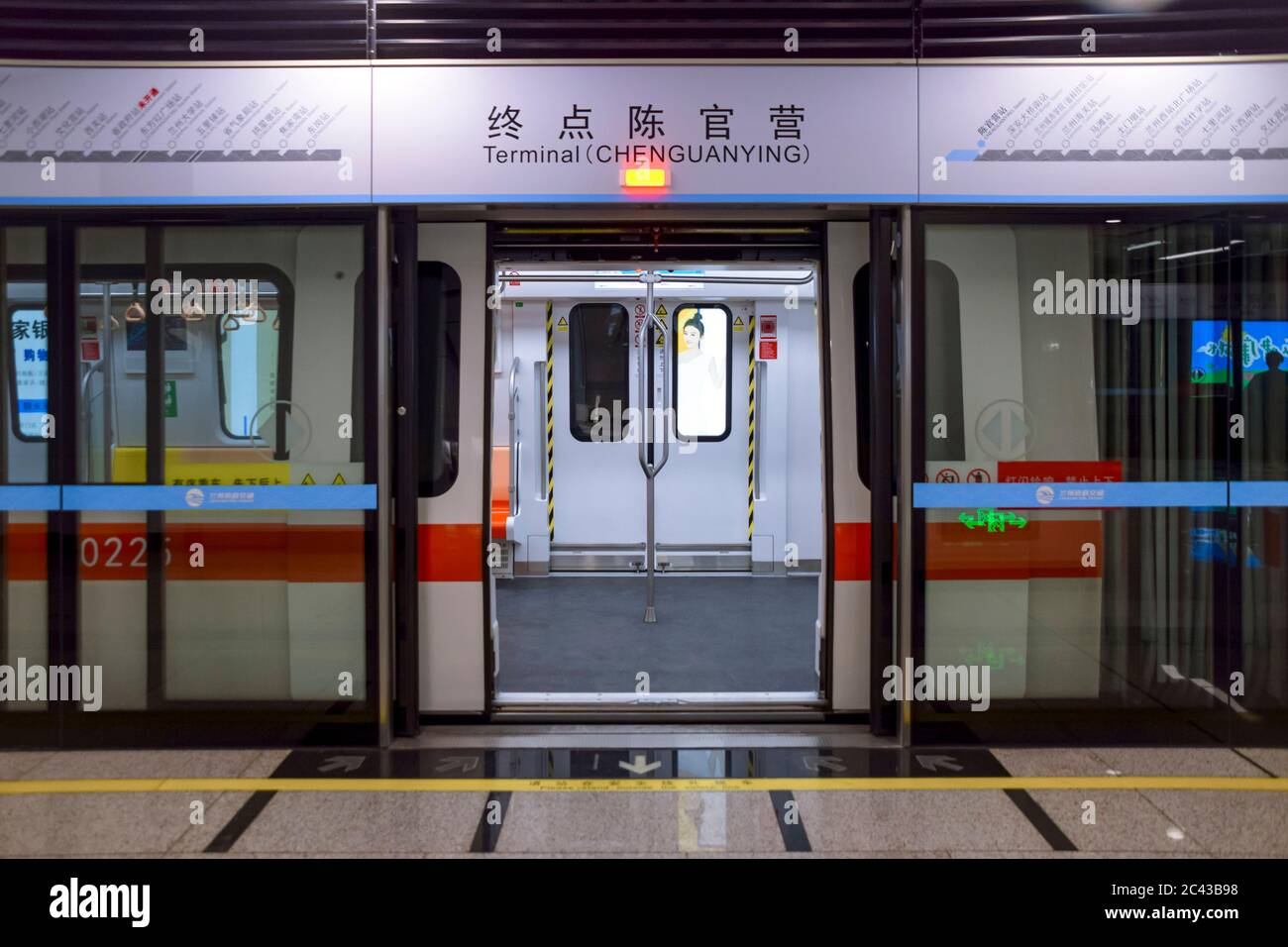 Lanzhou, China 6/11/2020 Lanzhou Rail Transit Terminal Bahnhof Chengguanying Plattform Stockfoto