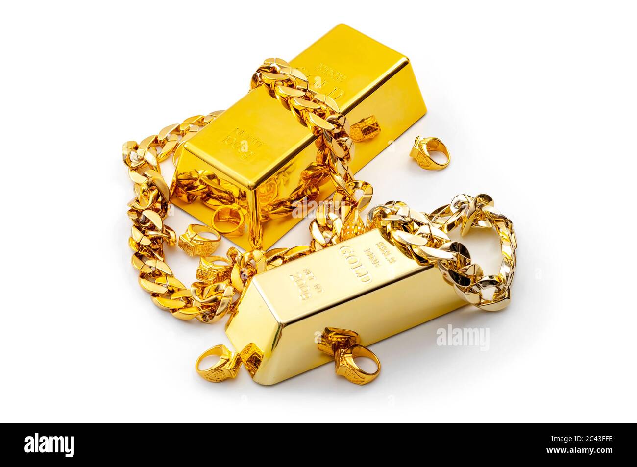 Schmuck Käufer, Pfandhaus und kaufen und verkaufen Edelmetalle Konzept Thema mit einem Stapel von goldenen Ringen, Halskette Armband und Gold-Bullion isoliert auf wh Stockfoto