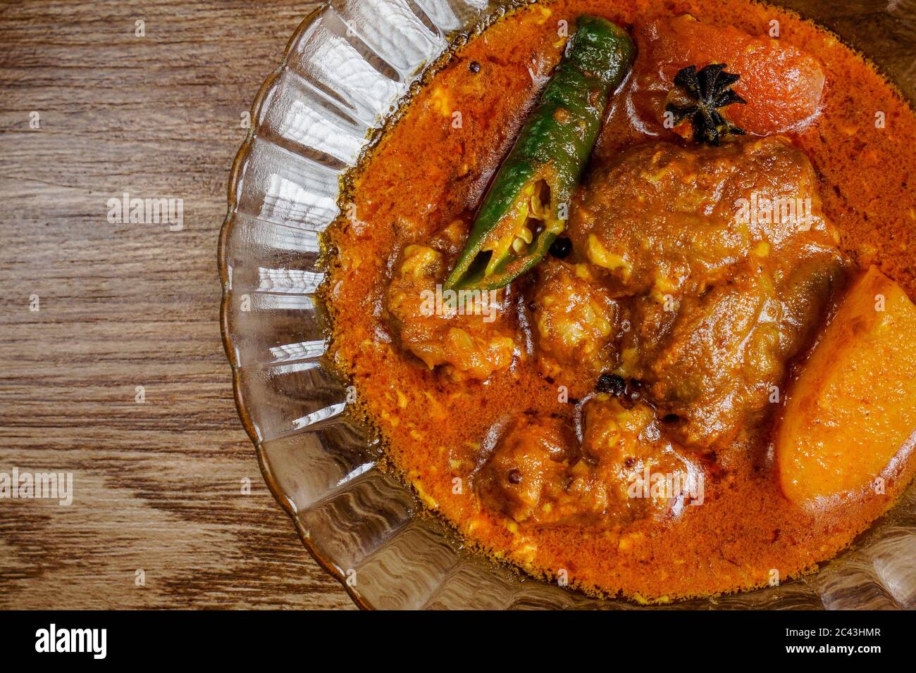 Gehirn von Ziege, Schaf oder Lamm ist ein beliebtes indisches oder pakistanisches Gericht in cremigem Curry gekocht. Stockfoto