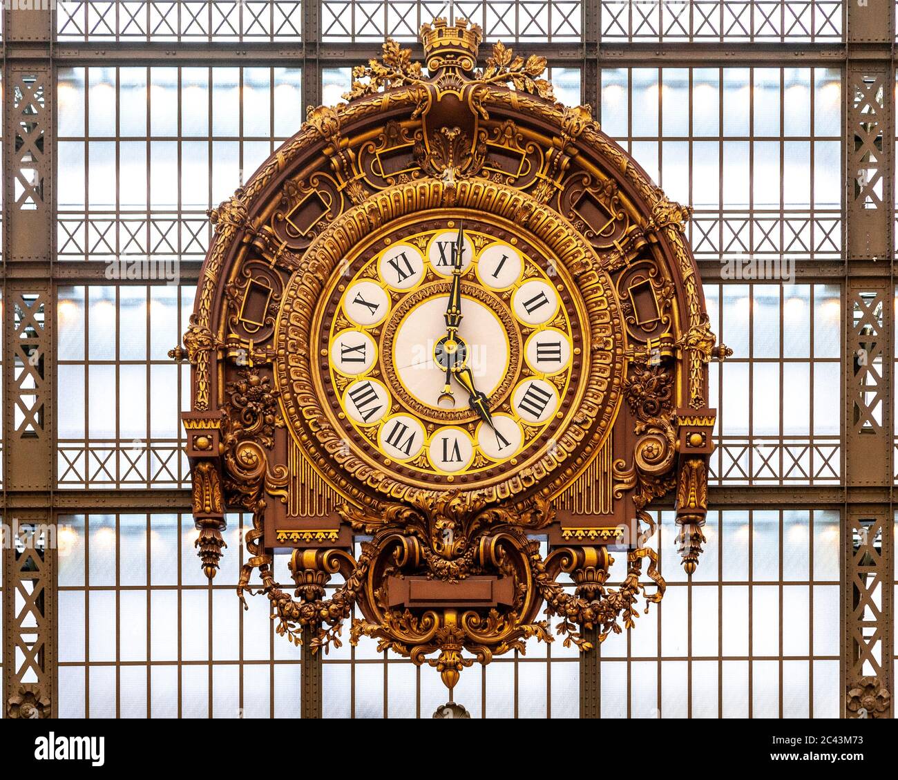 Große Golduhr im Musée d'Orsay, Paris, Frankreich Stockfoto