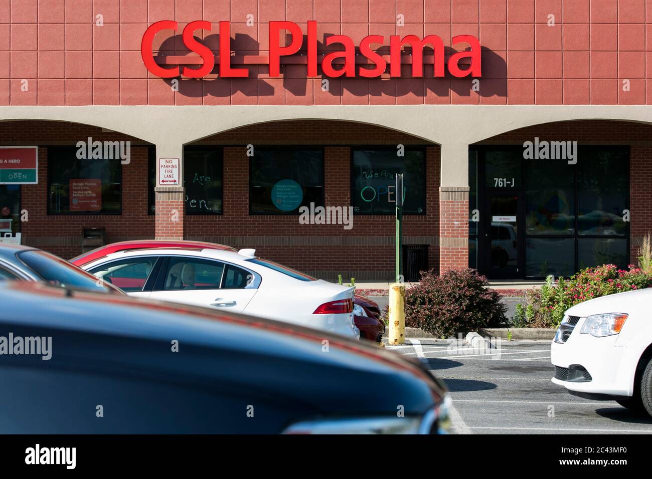 Ein Logo-Schild vor einer Einrichtung, die von CSL Plasma in Hagerstown, Maryland, am 10. Juni 2020 besetzt ist. Stockfoto