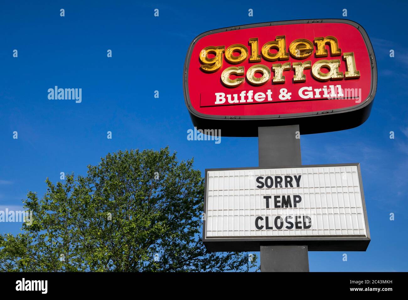Ein Logo vor einem Golden Corral Buffet & Grill-Restaurant in Hagerstown, Maryland am 10. Juni 2020. Stockfoto