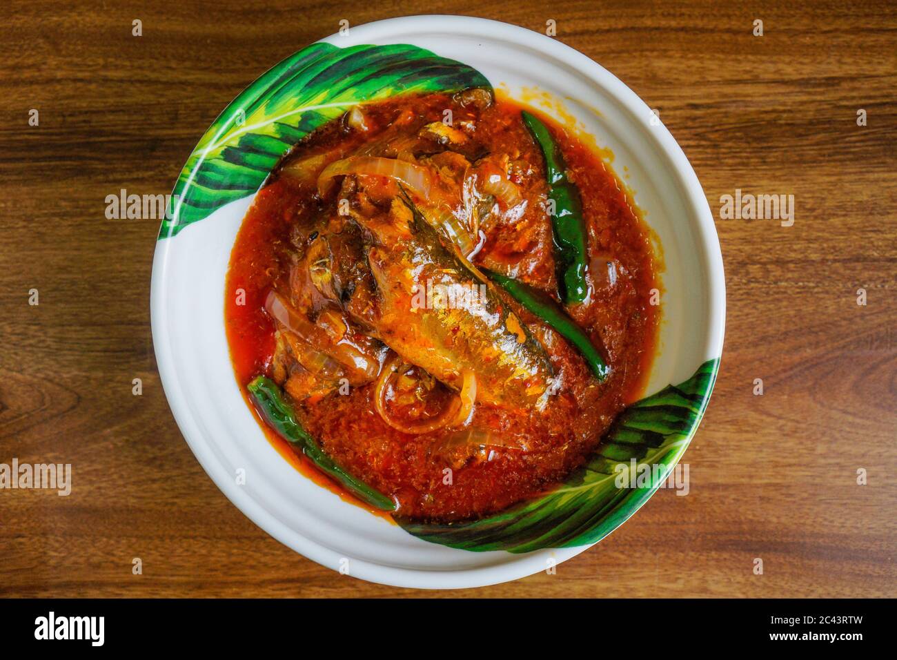 Sambal tudis sardin - Sardine Fisch mit würzigen Sambal gekocht. Stockfoto