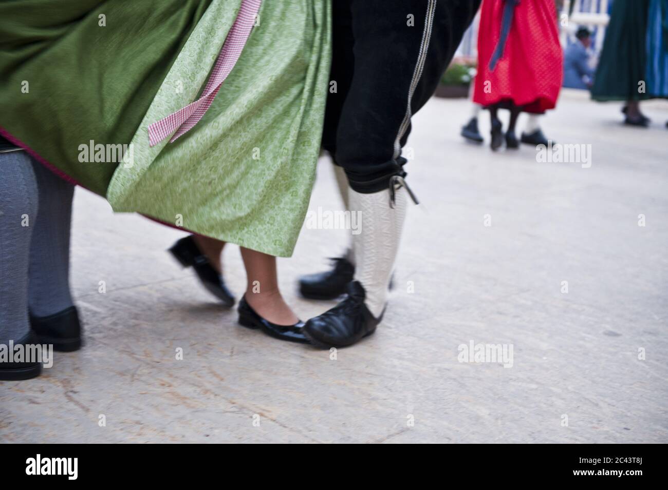 Volkstanz bei einem Volksfest Stockfoto