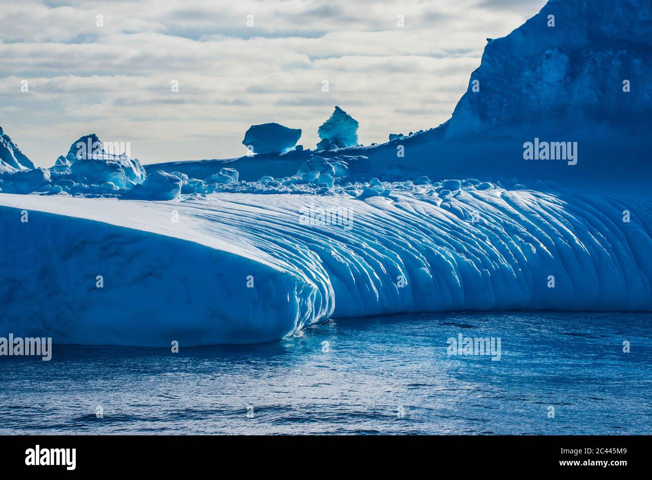 Eisberg schwimmt im südlichen Orkney Inseln Archipel Stockfoto