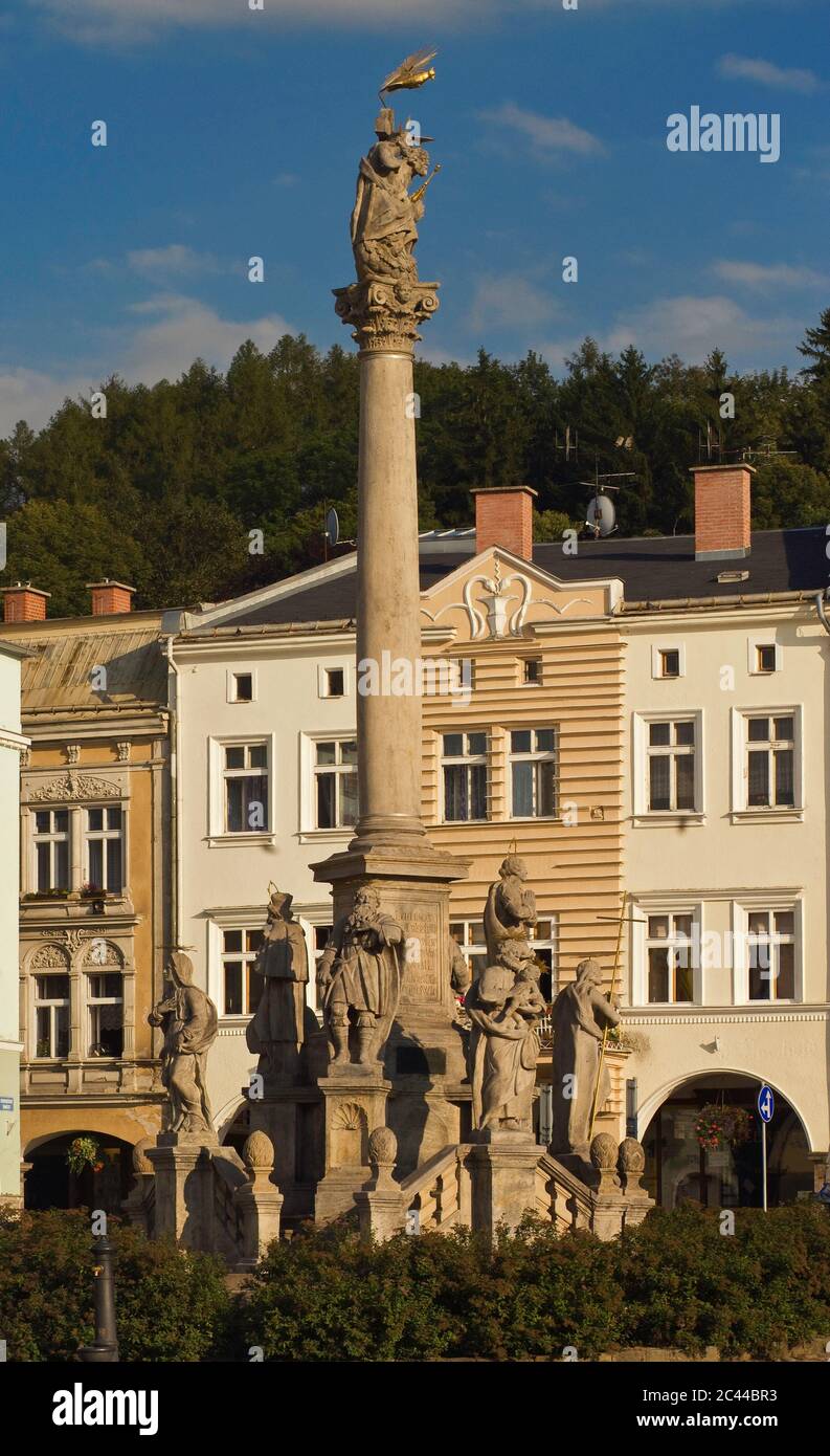 Dreifaltigkeitssäule auf Krakonošovo náměstí in Trutnov in Kralovehradecky kraj (Region Hradec Králové), Tschechische Republik Stockfoto