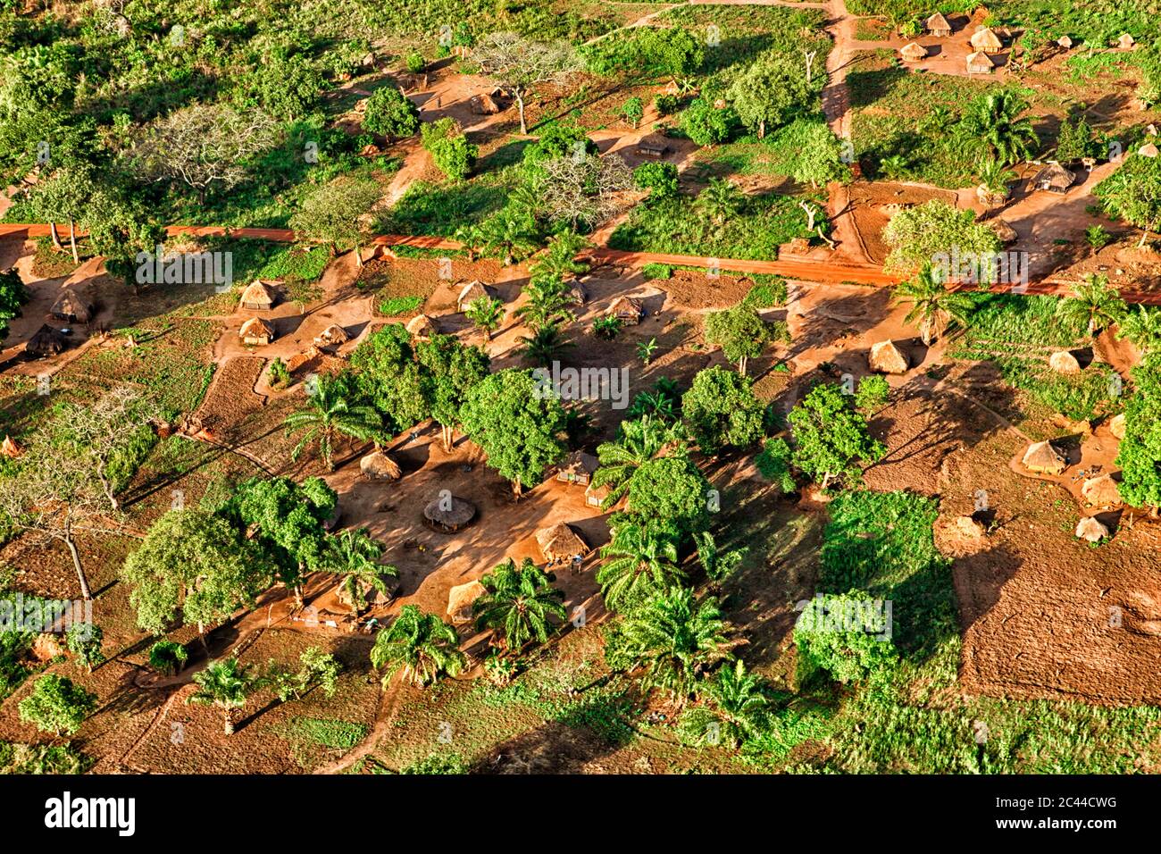 Demokratische Republik Kongo, Haut-Uele, Nagero, Luftaufnahme von Dorfhütten im Garamba Nationalpark Stockfoto