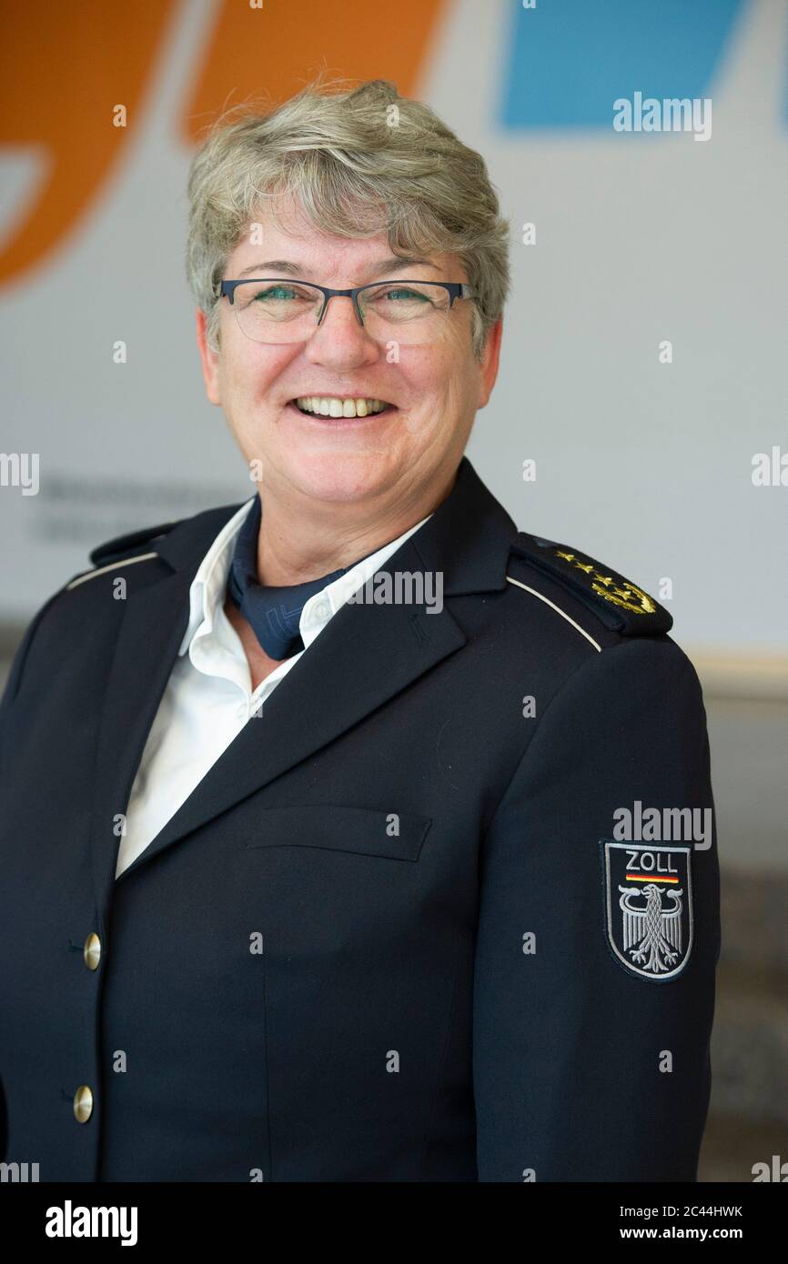 Eat, Deutschland. Juni 2020. Colette HERCHER, Präsidentin der Zentralen Zolldirektion, Portrait, Portrait, Portrait, ausgeschnitten Einzelbild, Einzelmotiv, anlässlich der Unterzeichnung des Kooperationsvertrages "Sicherheitskooperation Ruhr zur Bekämpfung der Clankriminalität" ('SIKO Ruhr') am 22. Juni 2020 in Essen.Nutzung weltweit Quelle: dpa/Alamy Live News Stockfoto