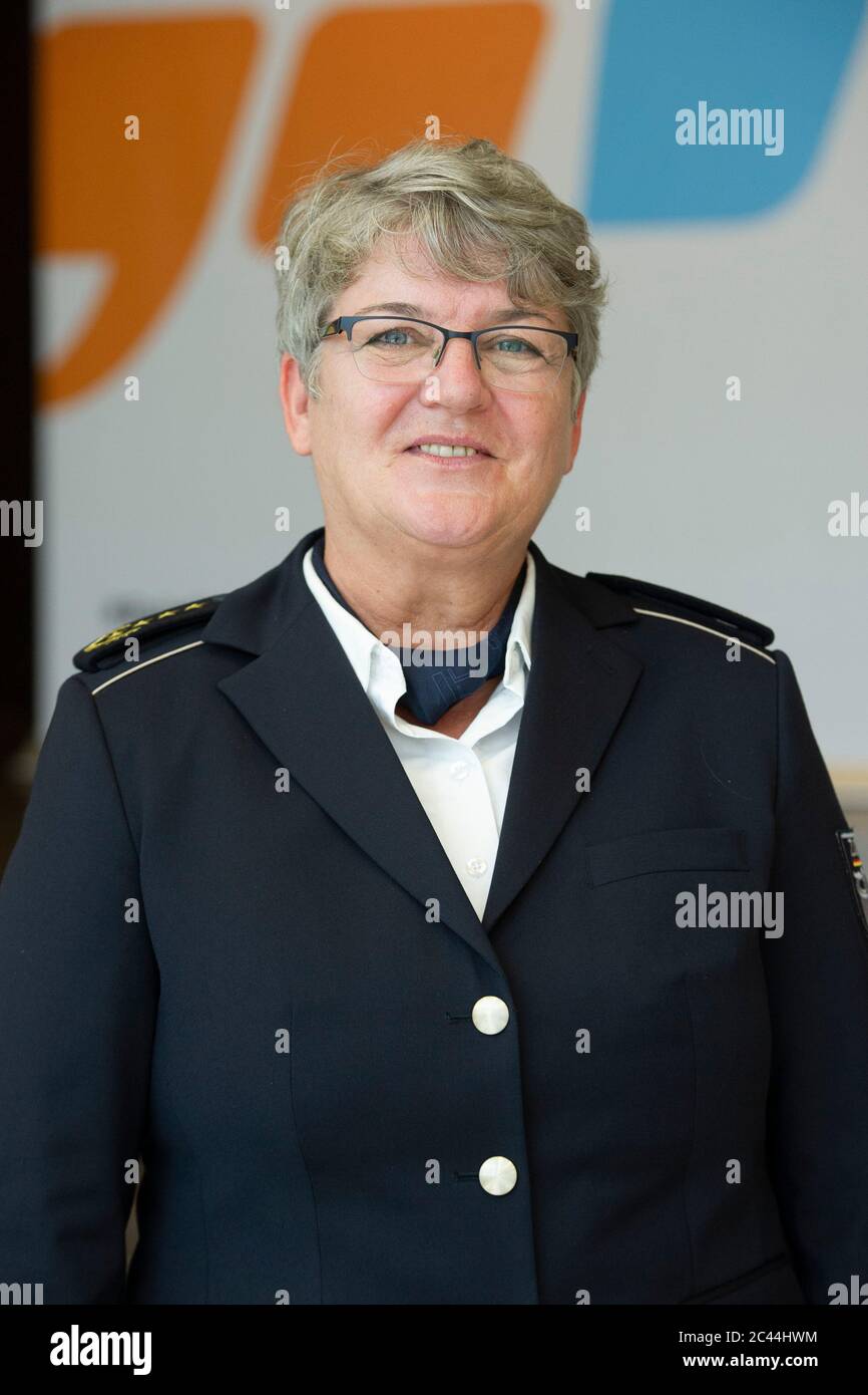 Eat, Deutschland. Juni 2020. Colette HERCHER, Präsidentin der Zentralen Zolldirektion, Portrait, Portrait, Portrait, ausgeschnitten Einzelbild, Einzelmotiv, anlässlich der Unterzeichnung des Kooperationsvertrages "Sicherheitskooperation Ruhr zur Bekämpfung der Clankriminalität" ('SIKO Ruhr') am 22. Juni 2020 in Essen.Nutzung weltweit Quelle: dpa/Alamy Live News Stockfoto