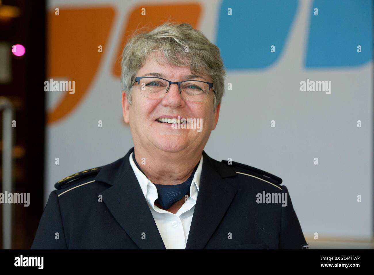 Eat, Deutschland. Juni 2020. Colette HERCHER, Präsidentin der Zentralen Zolldirektion, Portrait, Portrait, Portrait, ausgeschnitten Einzelbild, Einzelmotiv, anlässlich der Unterzeichnung des Kooperationsvertrages "Sicherheitskooperation Ruhr zur Bekämpfung der Clankriminalität" ('SIKO Ruhr') am 22. Juni 2020 in Essen.Nutzung weltweit Quelle: dpa/Alamy Live News Stockfoto