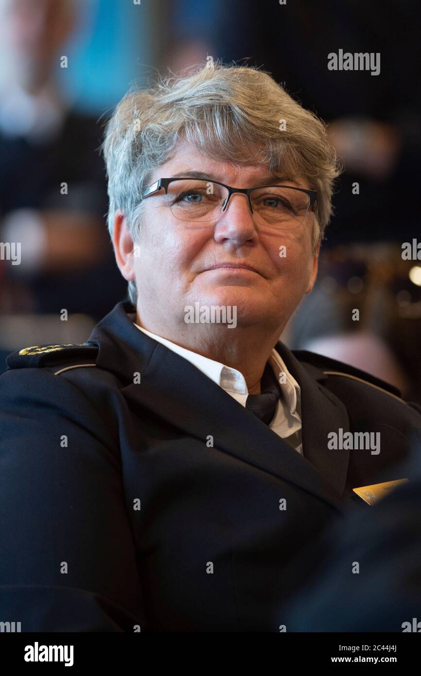 Eat, Deutschland. Juni 2020. Colette HERCHER, Präsidentin der Zentralen Zolldirektion, Portrait, Portrait, Portrait, ausgeschnitten Einzelbild, Einzelmotiv, anlässlich der Unterzeichnung des Kooperationsvertrages "Sicherheitskooperation Ruhr zur Bekämpfung der Clankriminalität" ('SIKO Ruhr') am 22. Juni 2020 in Essen.Nutzung weltweit Quelle: dpa/Alamy Live News Stockfoto