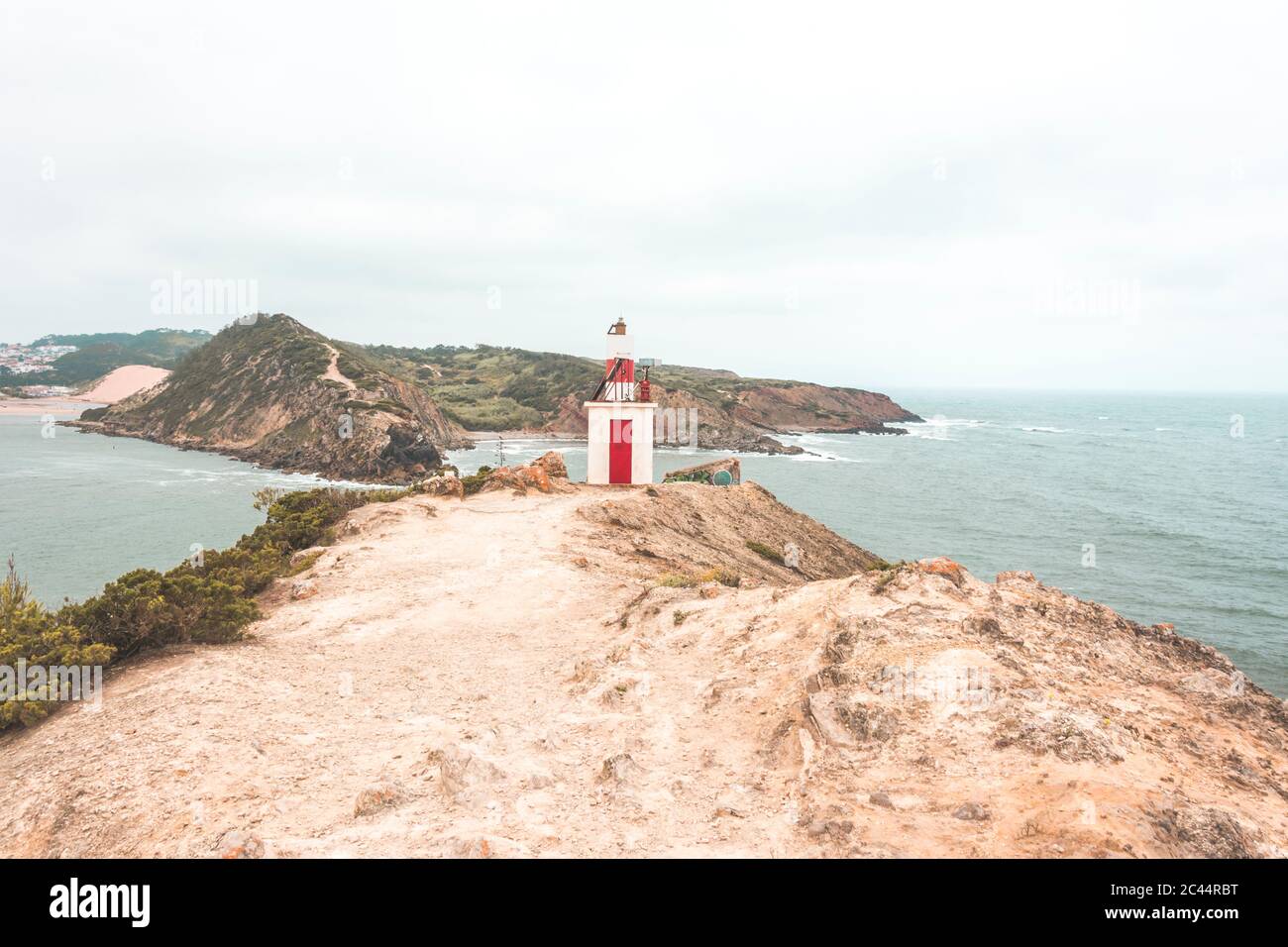 Leuchtturm an der Küste, São Martinho do Porto, Portugal Stockfoto