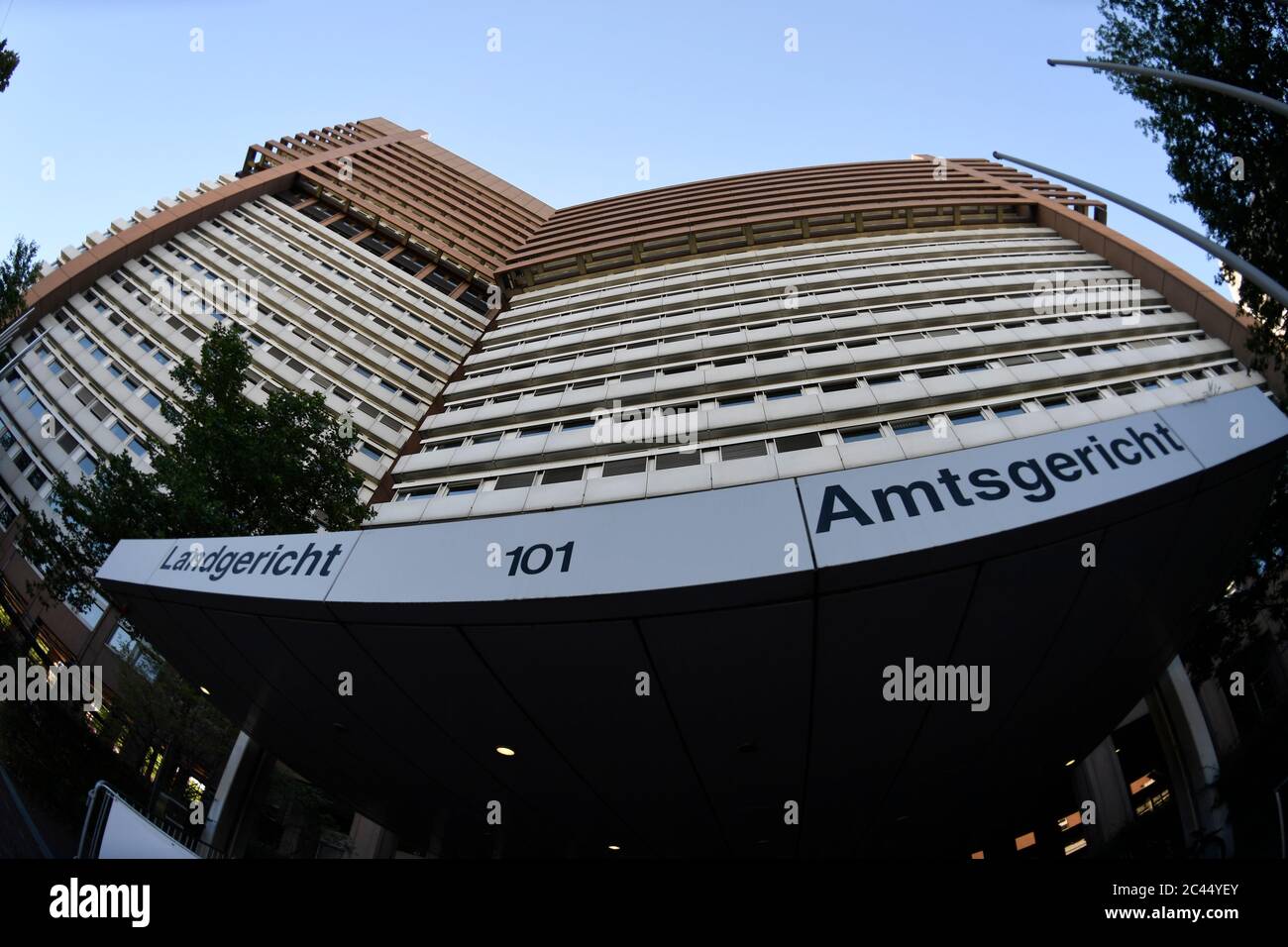 Köln, Deutschland. Juni 2020. Zulassung des Landes- und Amtsgerichts Köln. Quelle: Roberto Pfeil/dpa/Alamy Live News Stockfoto