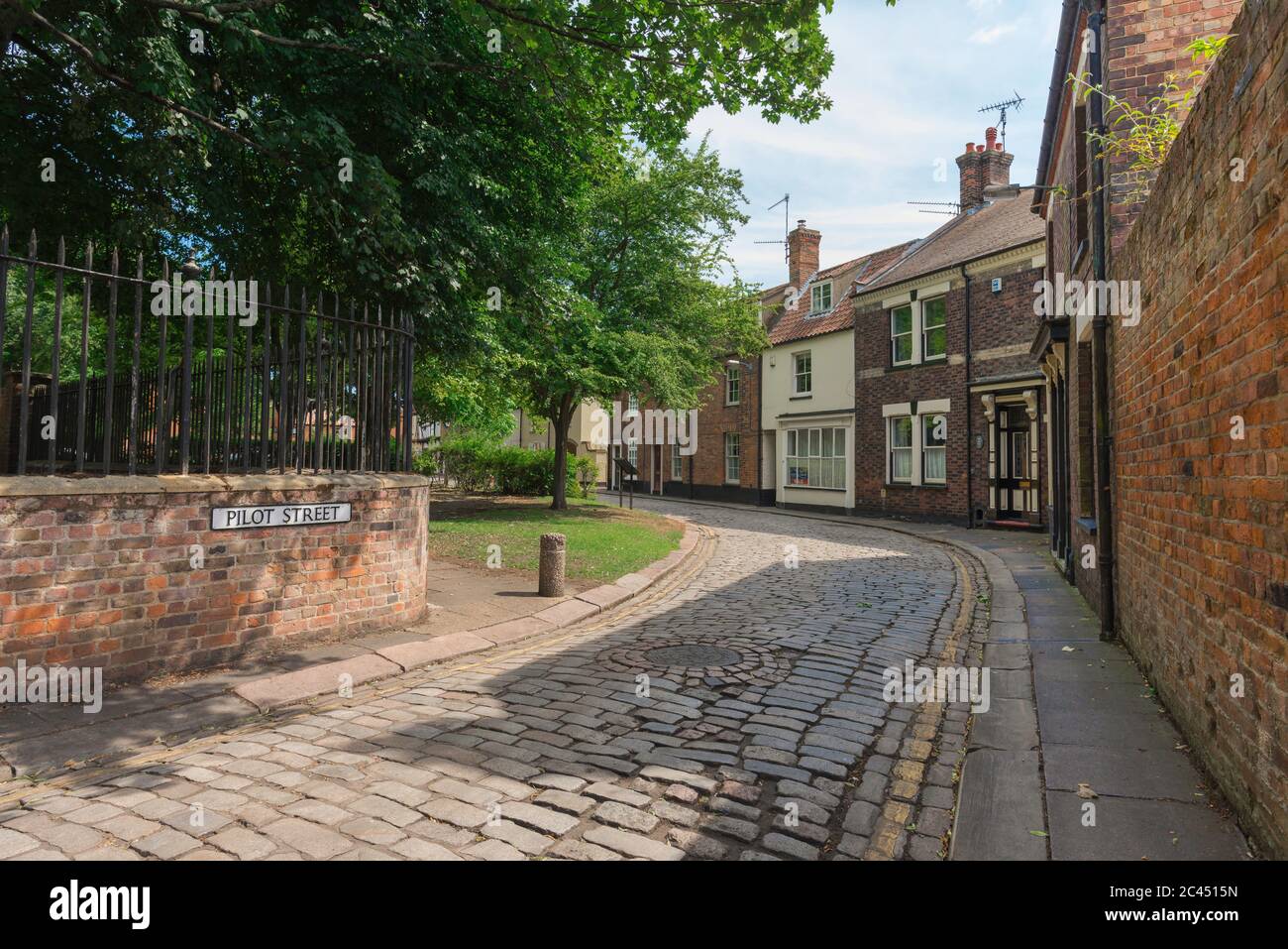 Pilot Street Kings Lynn, Blick auf eine Reihe von Häusern aus dem späten 18. Jahrhundert in der Pilot Street im nördlichen Ende des historischen King's Lynn, Norfolk, England, Großbritannien Stockfoto