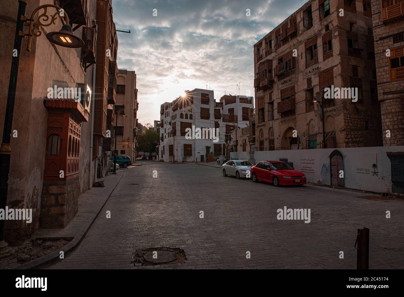 Alte Jeddah Stadt .Historische Stadt Jeddah,alte Häuser, in einem bewölkten Himmel Saudi Heritage.Jeddah, Saudi Arabi Stockfoto