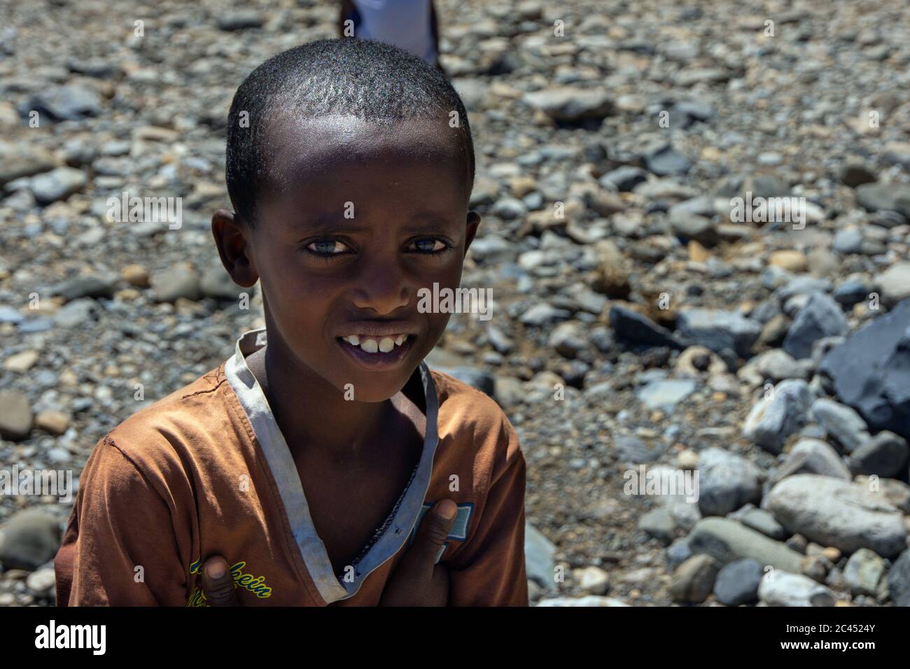 Hamedela, Äthiopien - Nov 2018: Portrait für den jungen Afar-Jungen, Äthiopien Stockfoto