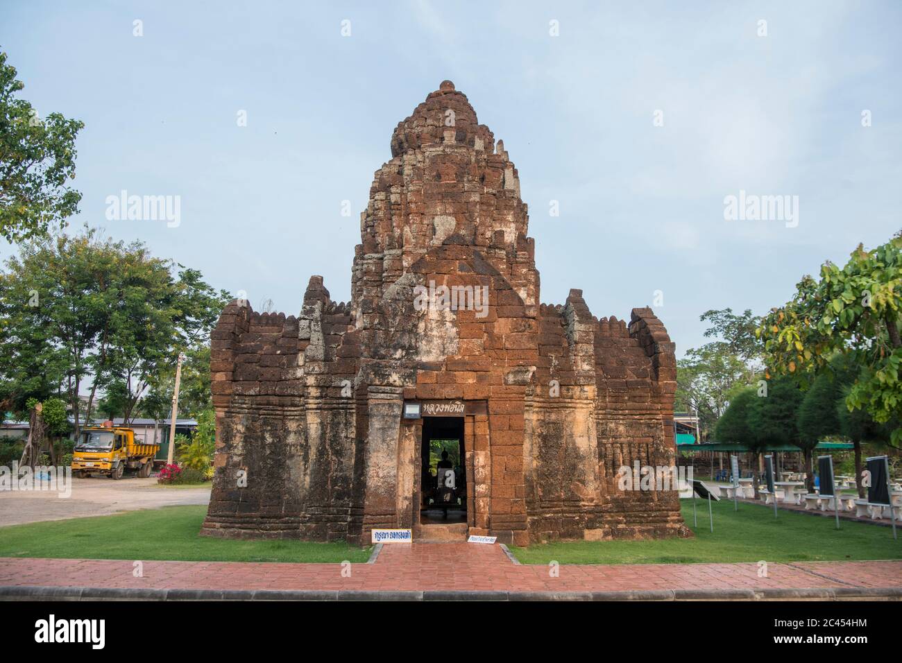 Die Ruinen des Wat Kamphaeng Laeng Tempels in der Stadt Phetchaburi oder Phetburi in der Provinz Phetchaburi in Thailand. Thailand, Phetburi, N Stockfoto