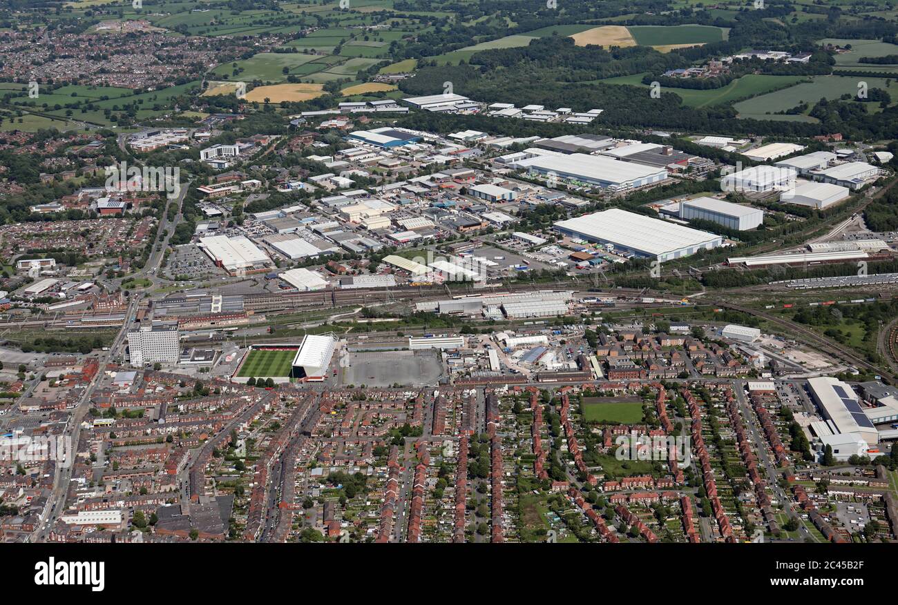 Luftaufnahme eines Industrieparks und Gewerbeparks auf der Ostseite von Crewe, Cheshire Stockfoto