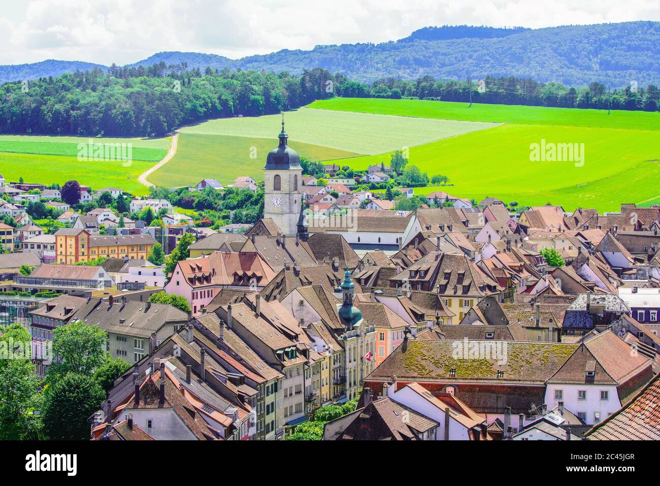 Panoramablick auf die Altstadt von Porrentruy, Kanton Jura, Schweiz. Stockfoto