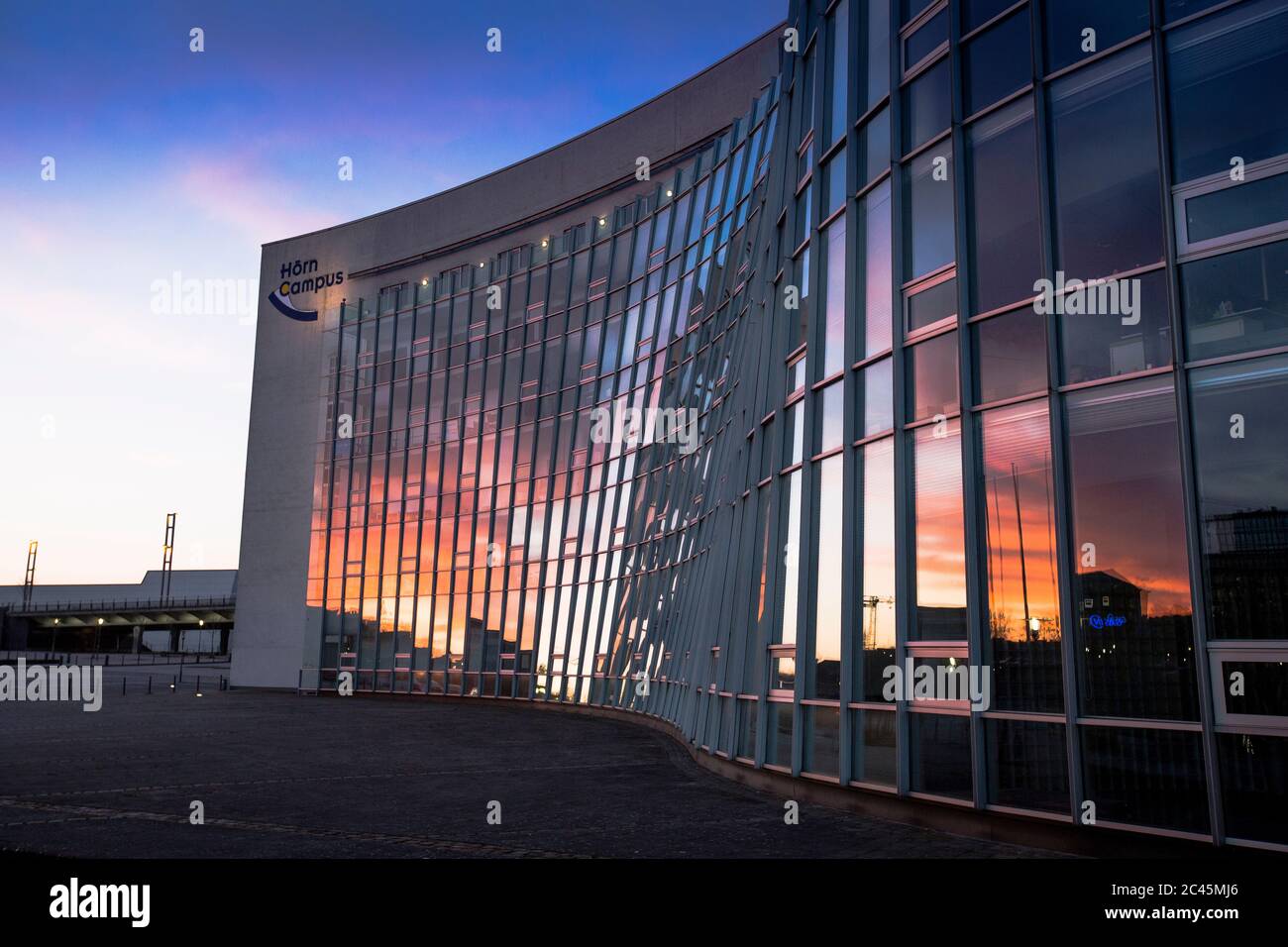 Sonnenaufgang über der Stadt Kiel Stockfoto