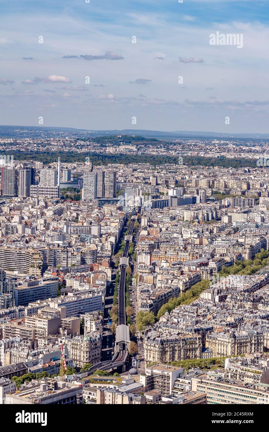 Erhöhte Aussicht über Paris - U-Bahn Pont Bir-Hakeim in Paris, Frankreich Stockfoto