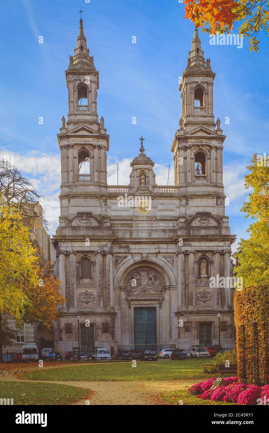Kirche St. Joseph auf dem Platz Frère Orban in Brüssel, Belgien im Herbst Stockfoto