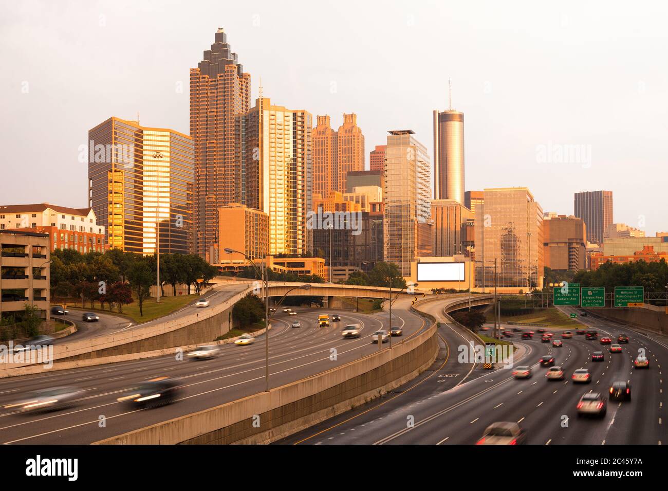 Stadtbild der Innenstadt von Atlanta bei Sonnenuntergang, Georgia, USA Stockfoto