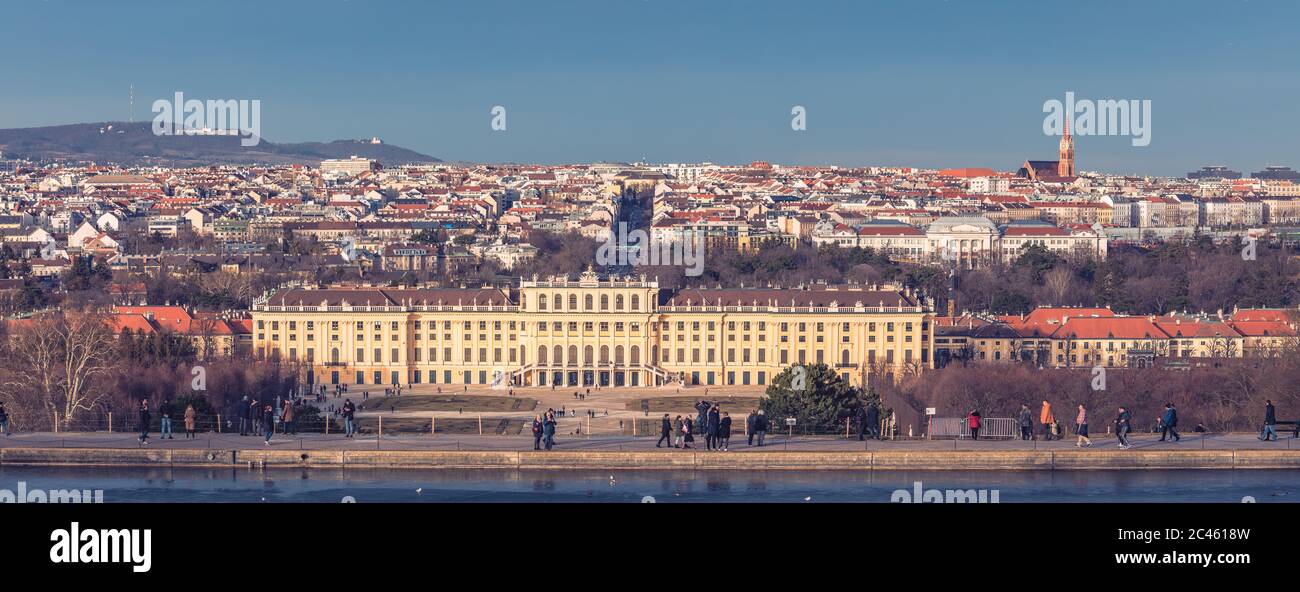 Schloss Schönbrunn und Stadtbild von Wien Stockfoto
