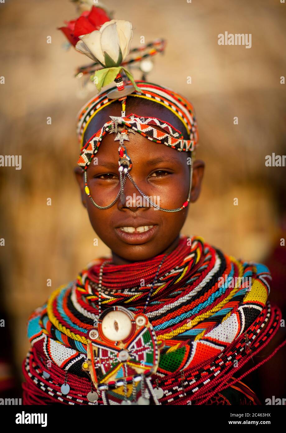 Rendille Tribeswoman trägt traditionellen Kopfschmuck und Schmuck, Marsabit Bezirk, Ngurunit, Kenia Stockfoto