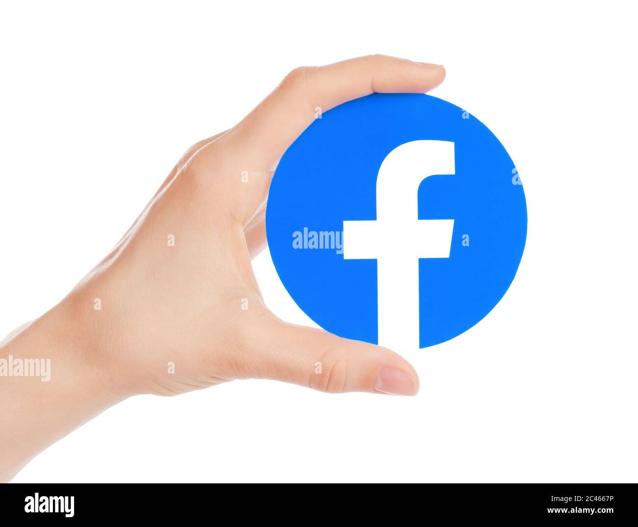 Kiew, Ukraine - 15. Mai 2019: Hand hält neues Facebook-Logo auf Papier gedruckt. Facebook ist ein bekannter Dienst für soziale Netzwerke Stockfoto