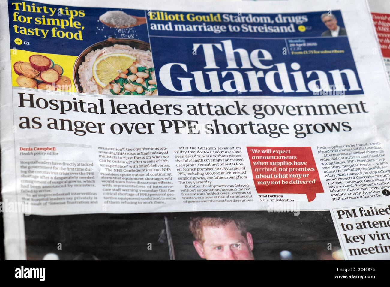 "Krankenhausführer greifen Regierung an, während die Wut über den Mangel an PSA wächst" Guardian Zeitung Schlagzeile auf Titelseite 20 April 2020 London England Großbritannien Stockfoto
