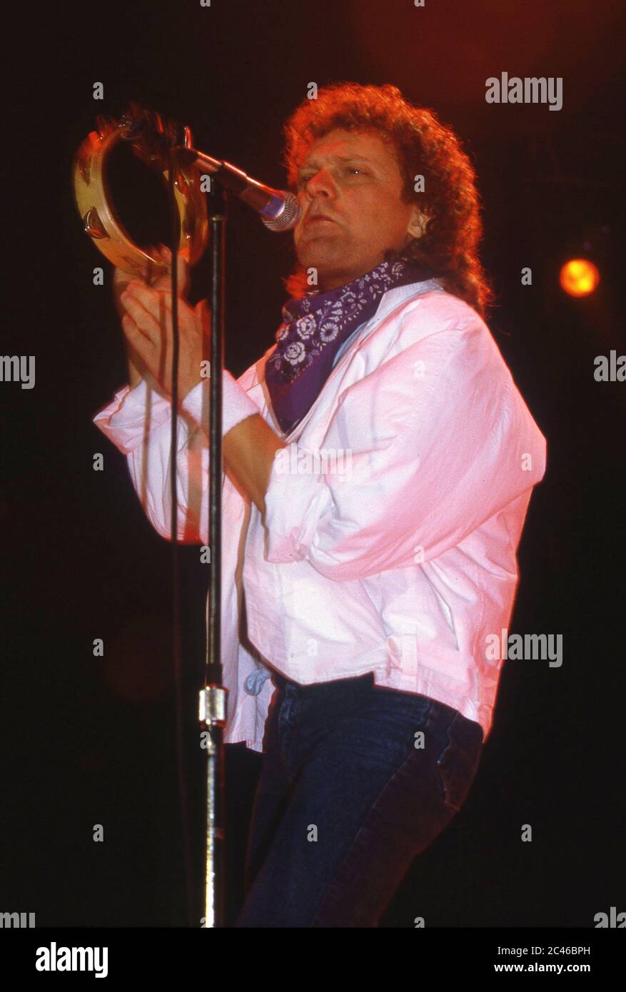 Ausländer auf der Bühne im Wembley Arena, London 1985: Sänger Lou Gramm Stockfoto