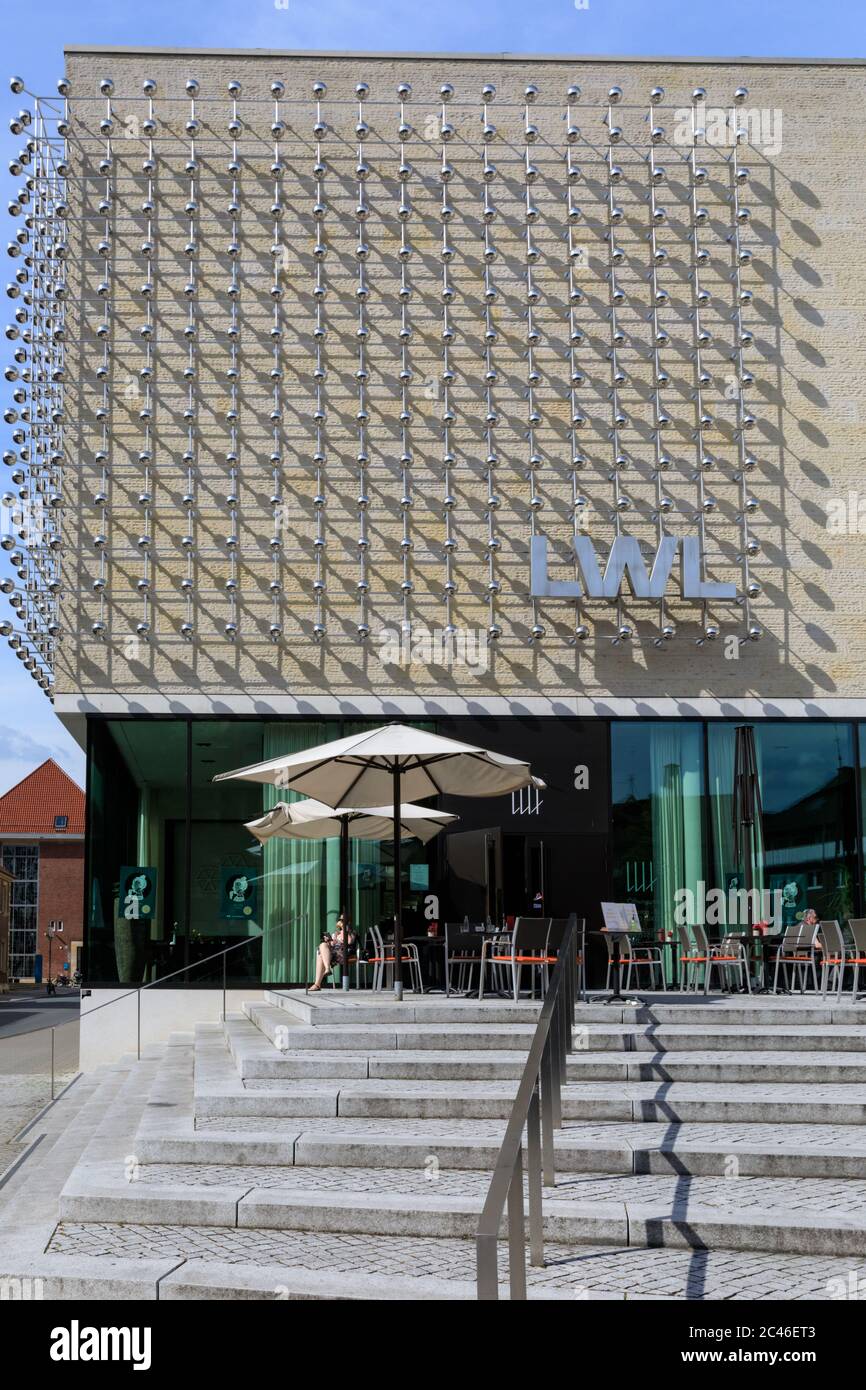 Westfälisches Landesmuseum für Kunst und Kulturgeschichte, LWL-Museum für Kunst und Kultur Exterieur im Sommer, Münster in Westfalen, Deutschland Stockfoto