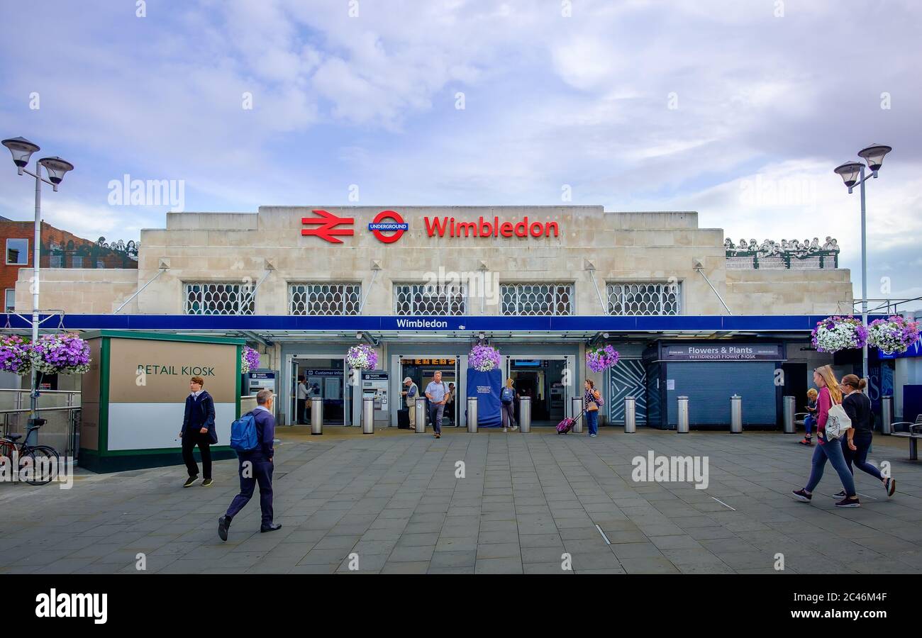 London, Großbritannien, August 2019, Fassade des Bahnhofs Wimbledon, England Stockfoto