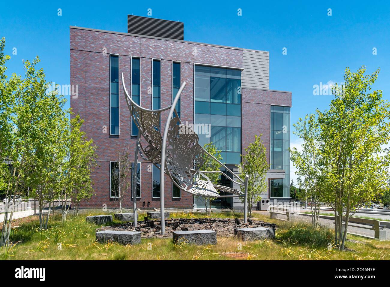DULUTH, MN/USA - 19. JUNI 2020: Heikkila Chemie und Advanced Materials Science Gebäude auf dem Campus der University of Minnesota-Duluth. Stockfoto
