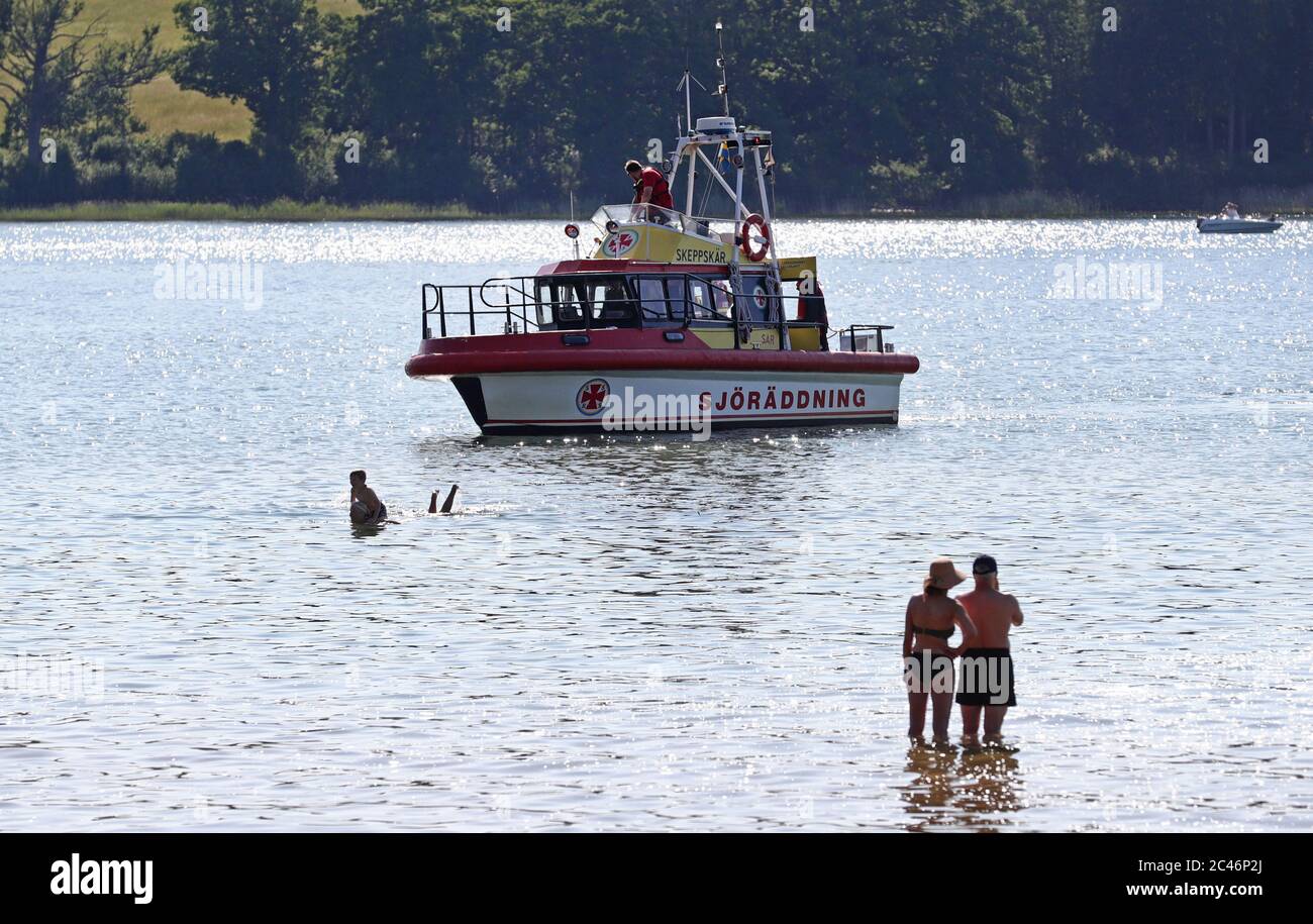 Motala, Schweden 20200624 Unfall mit Jetski in Varamon, Vättern. Seenotrettung vor Ort, um den Notleidenden zu helfen. Foto Jeppe Gustafsson Stockfoto