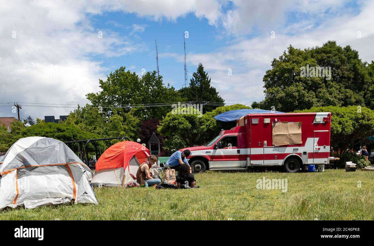 Seattle, WA, USA, 6/16/2020 Chaz/ Chop Zone, Zelte im Cal Anderson Park Stockfoto