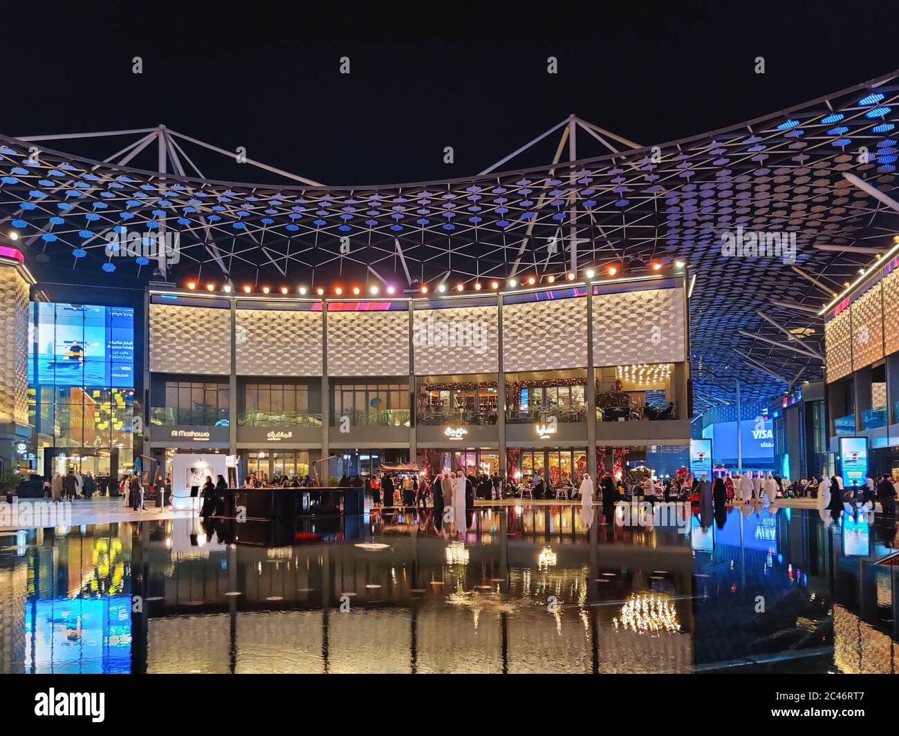 Dubai City Walk in der Nacht, ein schönes Wohn-und Touristenattraktion Außenbereich in modernem Design Stockfoto