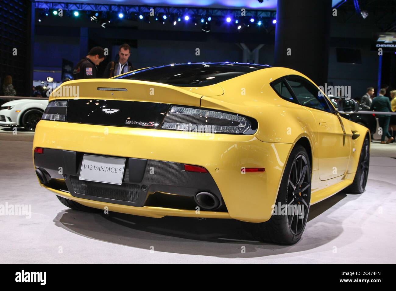 NEW YORK - 1. APRIL: Aston Martin stellt Aston Martin V12 Vantage S auf der New York International Auto Show 2015 aus Stockfoto