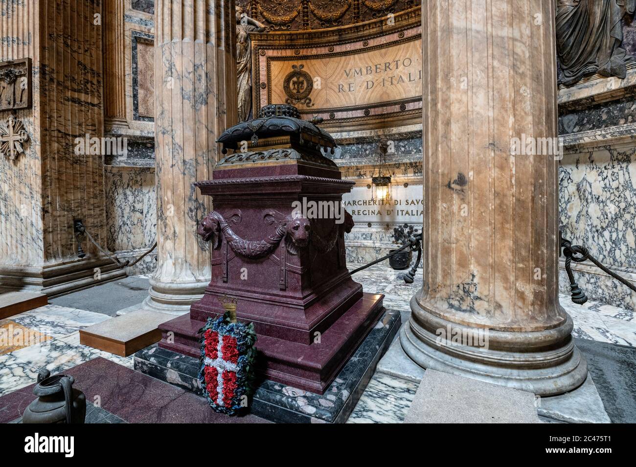 Pantheon von Rom: Grab von Umberto I., König von italien, von Giuseppe Sacconi. Hinter dem Grab seiner Frau Margherita di Savoia Stockfoto