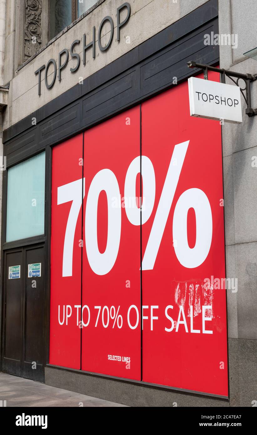 Der Flagship-Store des britischen multinationalen Bekleidungsunternehmens Topshop befindet sich in der Oxford Street, London. Stockfoto Der Flagship-Store des britischen multinationalen Bekleidungsunternehmens Topshop befindet sich in der Oxford Street, London. Stockfoto