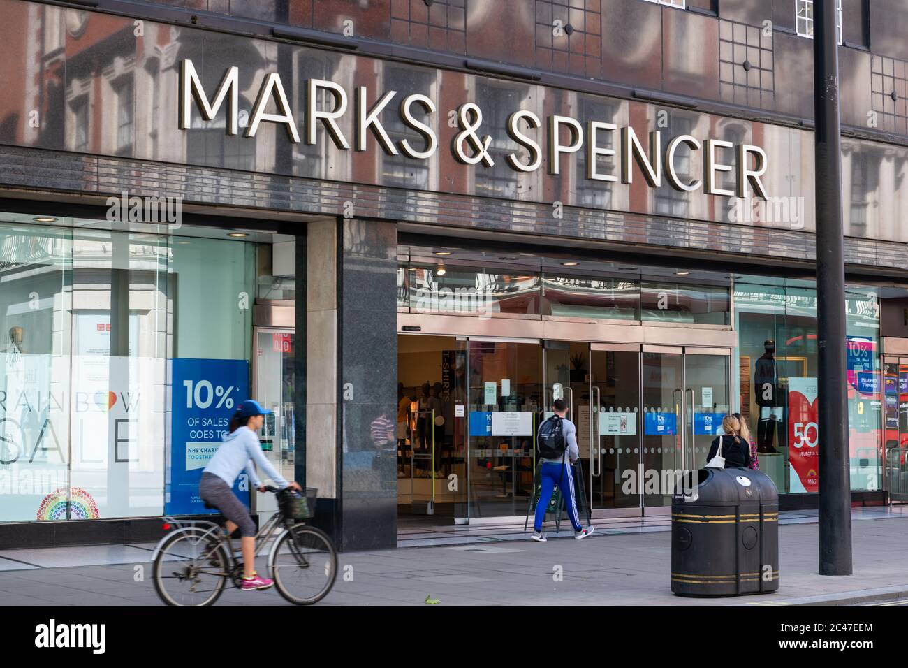 Der Flagship-Store des berühmten britischen multinationalen Lebensmittel- und Bekleidungshändlers Marks and Spencer in der London Oxford Street. Stockfoto