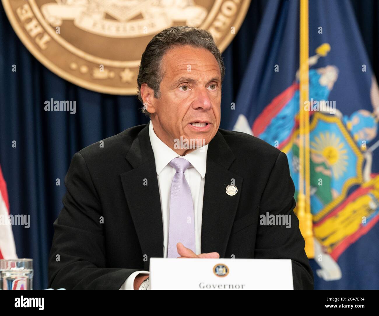 New Yrok, NY - 24. Juni 2020: Gouverneur Andrew Cuomo gibt eine Ankündigung ab und hält Medienbesprechungen im Büro der 3rd Avenue ab Stockfoto