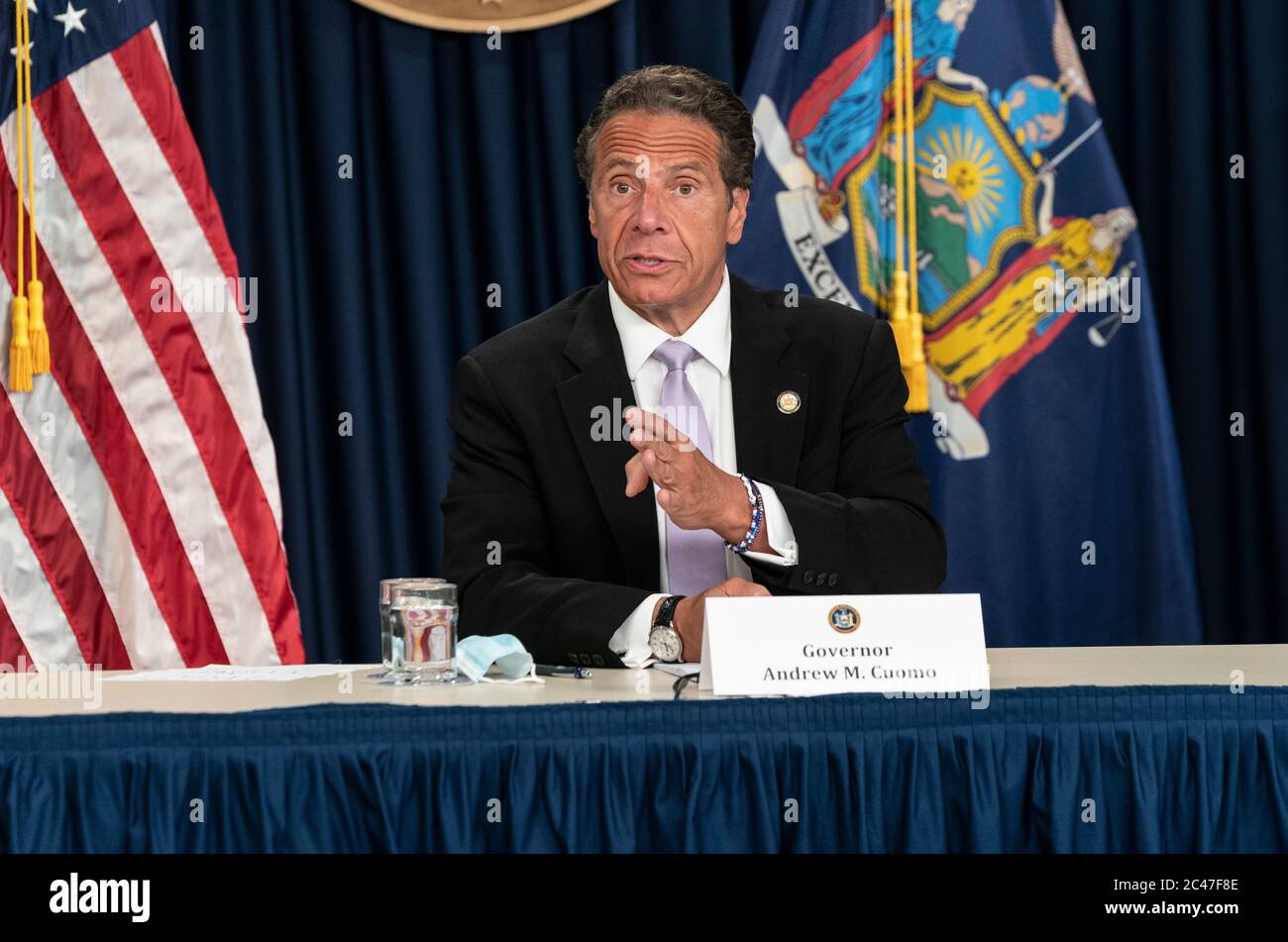New Yrok, NY - 24. Juni 2020: Gouverneur Andrew Cuomo gibt eine Ankündigung ab und hält Medienbesprechungen im Büro der 3rd Avenue ab Stockfoto