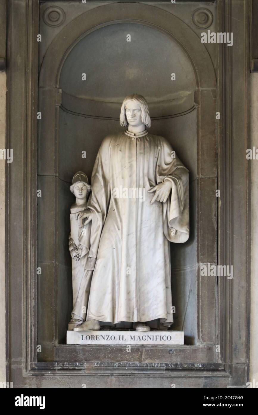 Statue von Lorenzo der herrliche Outdoor die Uffizien Museen in Florenz, Toskana, Italien, touristischer Ort Stockfoto