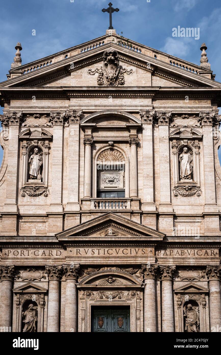 Fassade der Basilika San Martino ai Monti in Rom, Italien Stockfoto