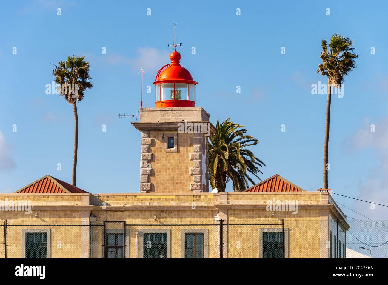 Lagos, Portugal - 5. März 2020: Leuchtturm bei Ponta da Piedade Stockfoto